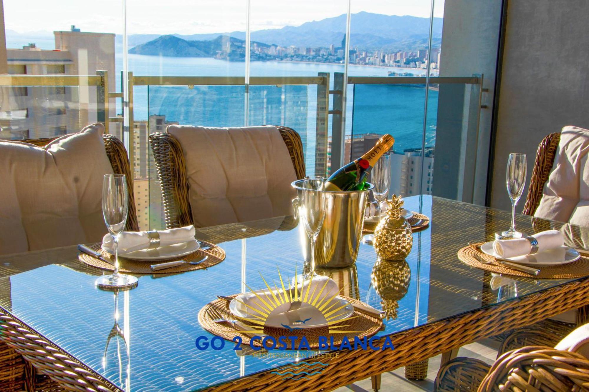 Bea's Seaview Deluxe Apartment *